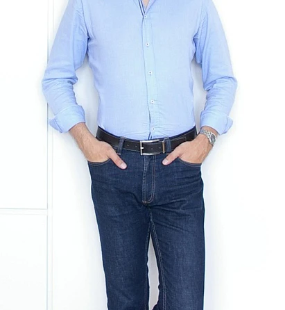 jeans light shirt